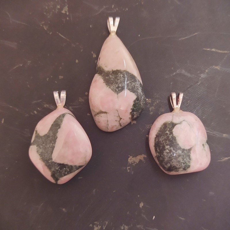 Marshmallow stone - pendentif - 4ème chakra de Catalogue pierres et cristaux