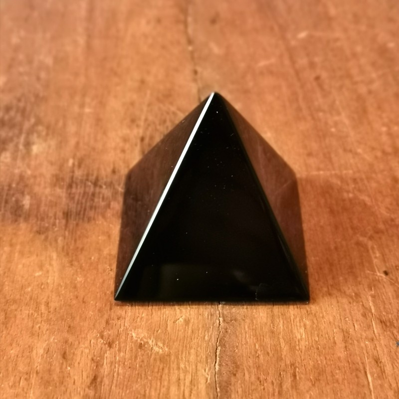 Obsidienne noire - pyramide 4cm - chakra bordeaux de Catalogue pierres et cristaux