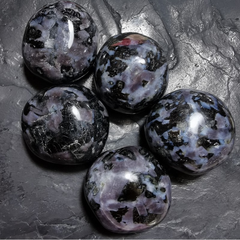 Gabbro indigo - pierre roulée - multichakra de Catalogue pierres et cristaux