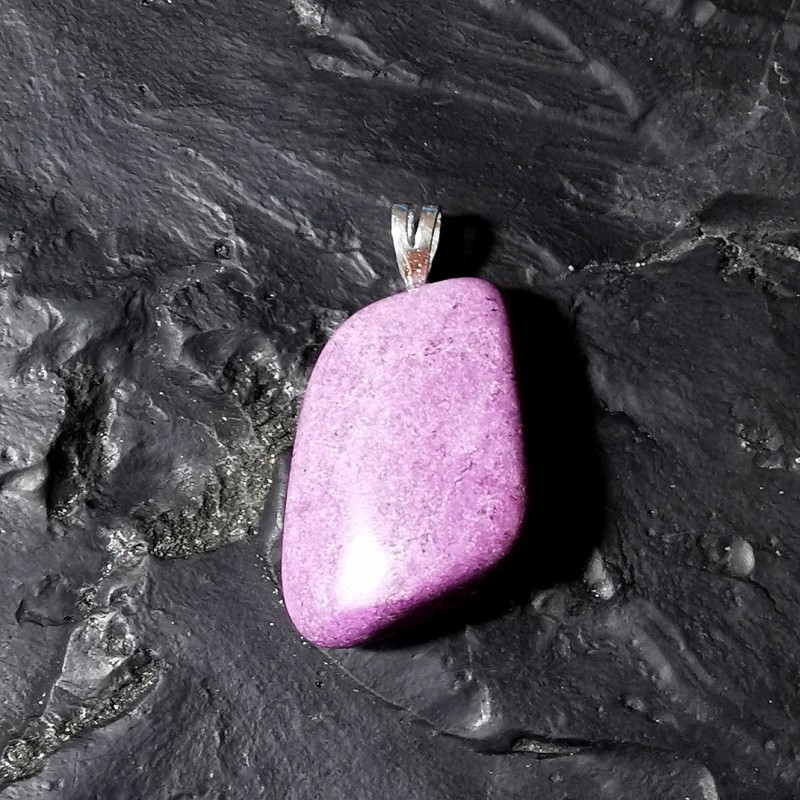 Stichtite - pendentif monté en argent - pièce unique 2 - chakra magenta de Catalogue pierres et cristaux
