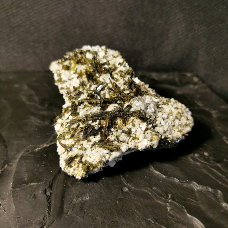 Epidote - pièce unique 1- chakra pistache de Catalogue pierres et cristaux