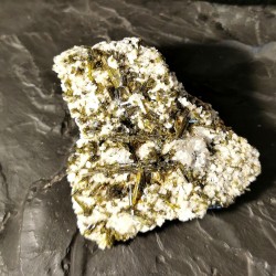 Epidote - pièce unique 1- chakra pistache de Catalogue pierres et cristaux