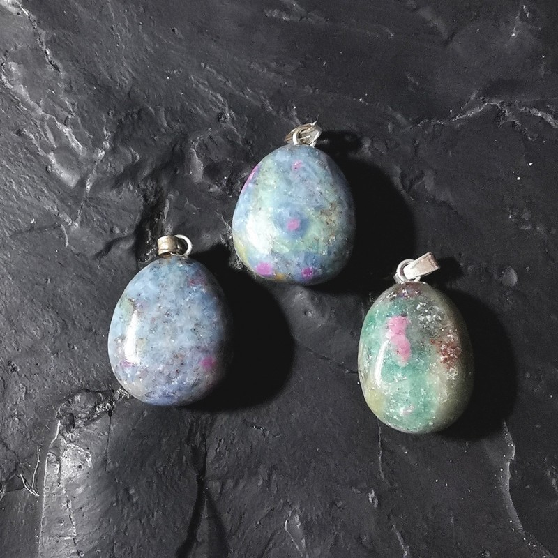 Rubis sur fuchsite - pendentif belière - 4è chakra de Catalogue pierres et cristaux