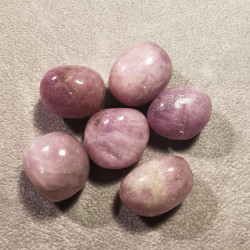 Kunzite - pierre roulée - 4ème chakra de Catalogue pierres et cristaux