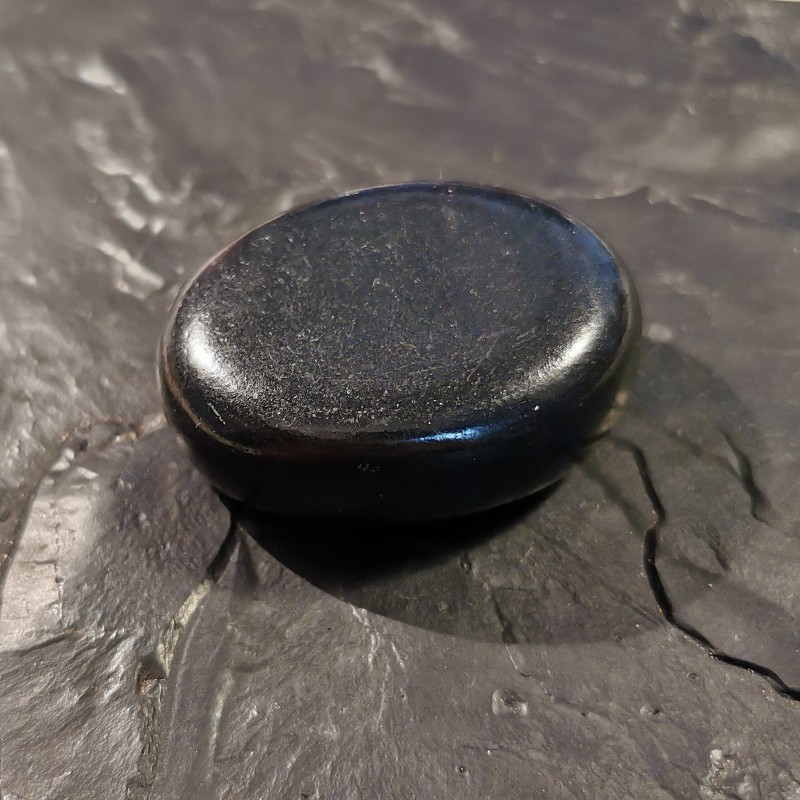 Shungite  noire polie  - galet forme savonette