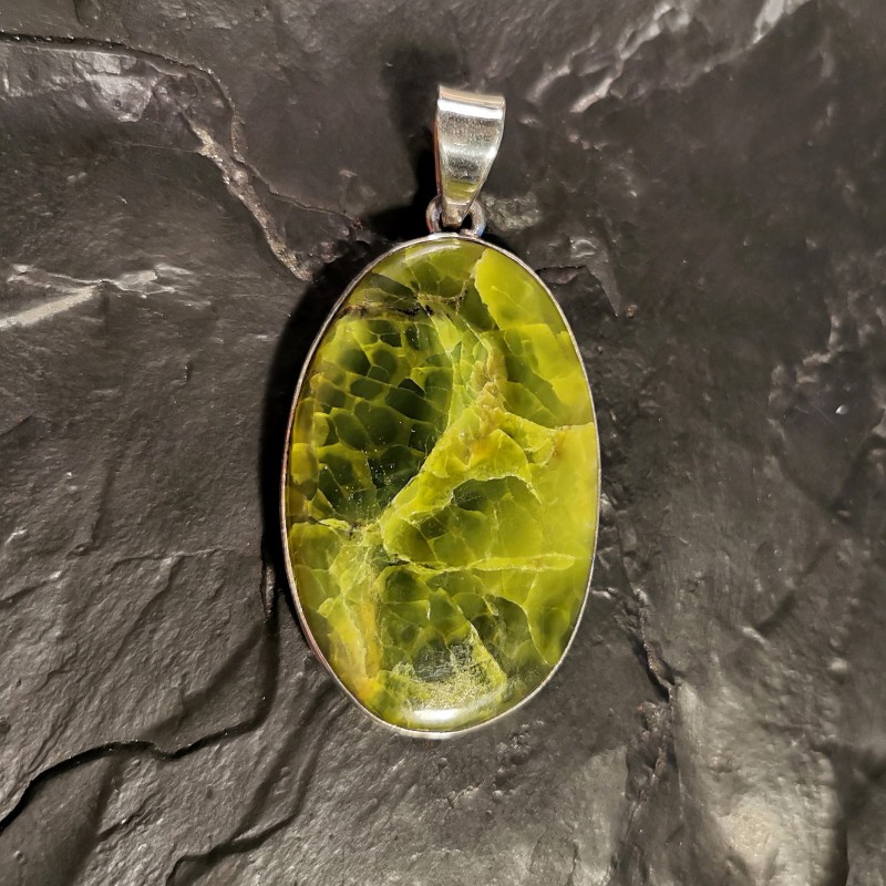 Opale verte - pendentif monté en argent - pièce unique 2 - chakra pistache de Catalogue pierres et cristaux