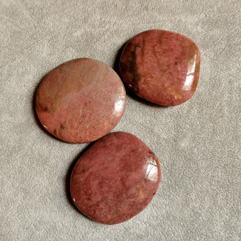 Thulite - pierre plate - 4e chakra de Catalogue pierres et cristaux