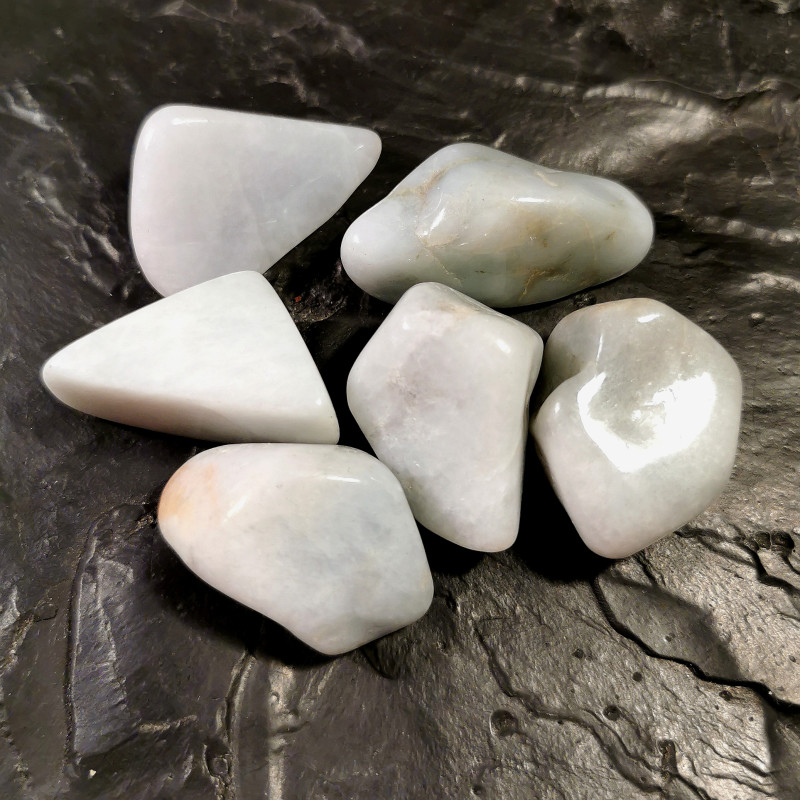 Jadeite de Birmanie - pierre roulée - 4ème chakra de Catalogue pierres et cristaux