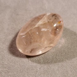Fluorite rose - galet pièce unique - 4ème et 6ème chakras