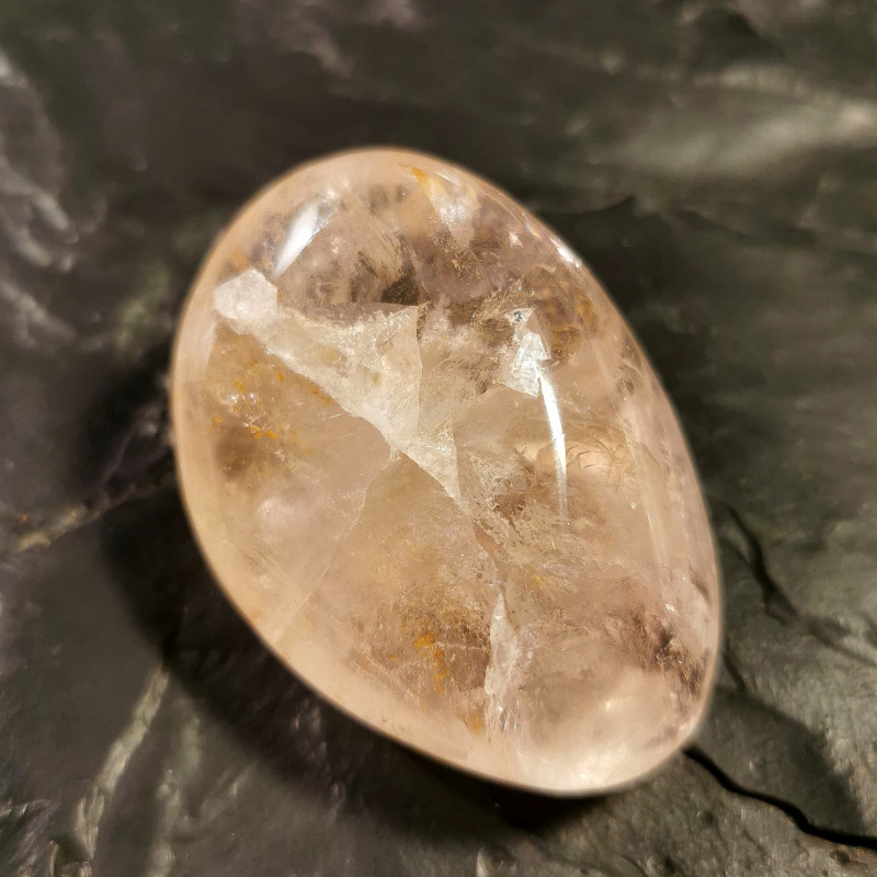 Fluorite rose - pièce unique - 4ème et 6ème chakras de Catalogue pierres et cristaux