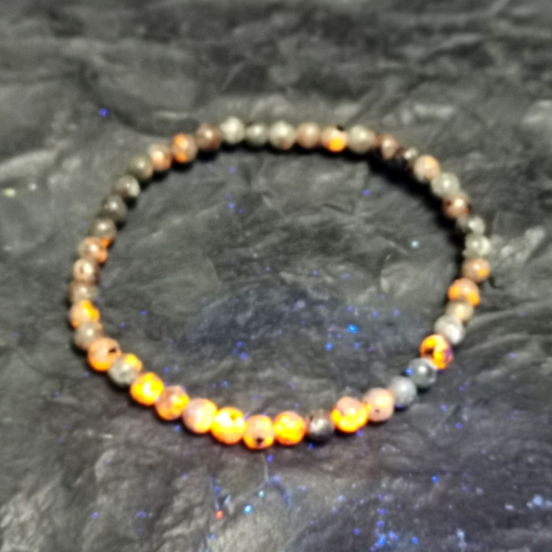 Yooperlite - bracelet 4mm de Pierres du 6ème chakra