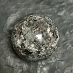Yooperlite - sphére 6.2cm de Pierres du 6ème chakra