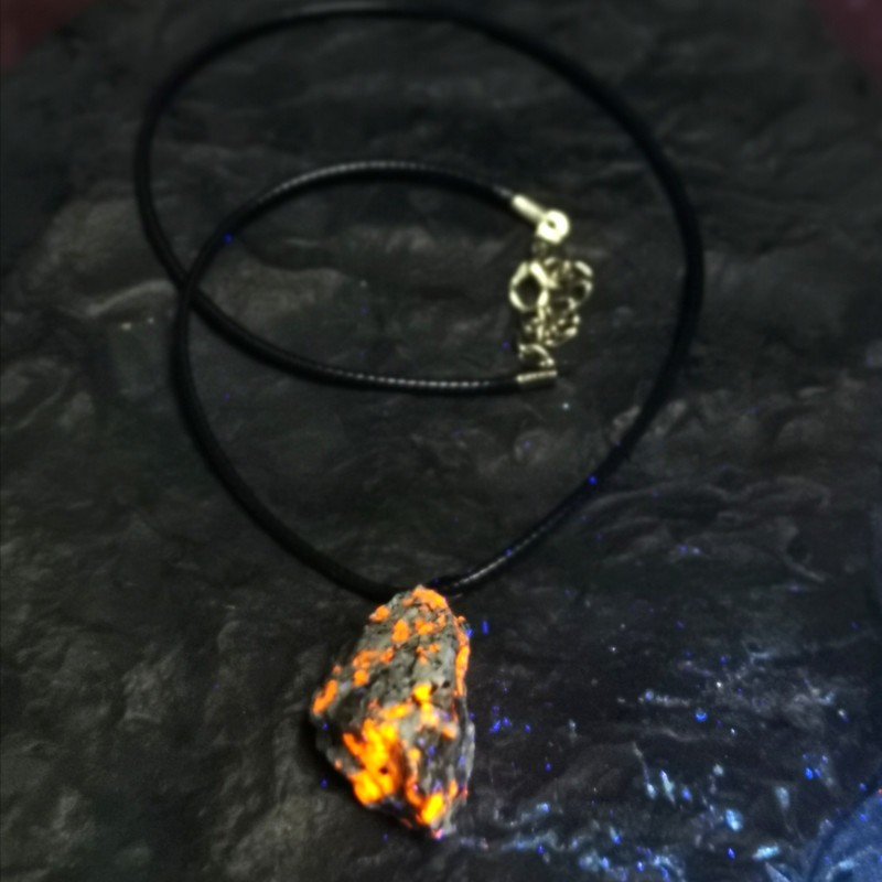 Yooperlite - pendentif brut de Pierres du 6ème chakra