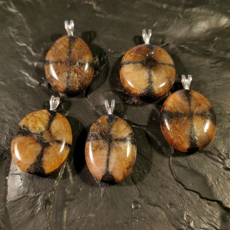 Chiastolite - pendentif monté en argent de Catalogue pierres et cristaux