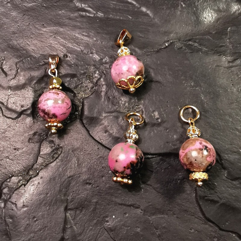 Cobaltocalcite - pendentif doré - chakra magenta de Catalogue pierres et cristaux