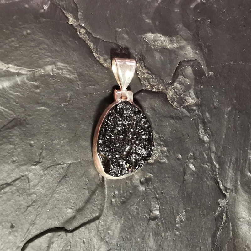 Tectite noire - pendentif monté en argent 2 - chakra bordeaux de Catalogue pierres et cristaux