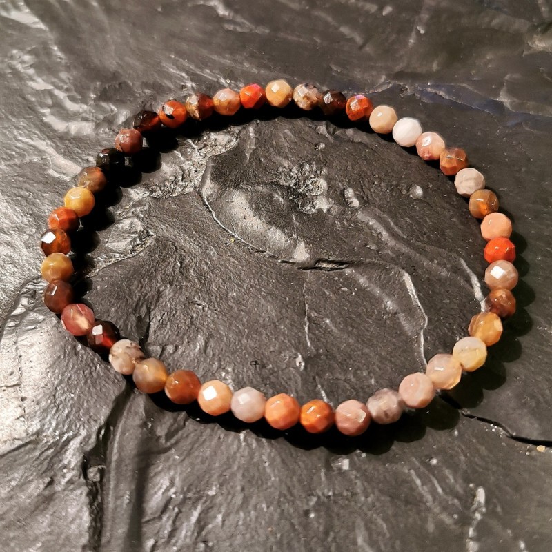 Bois silicifié - Bracelet perles facettées - chakra bordeaux de Catalogue pierres et cristaux