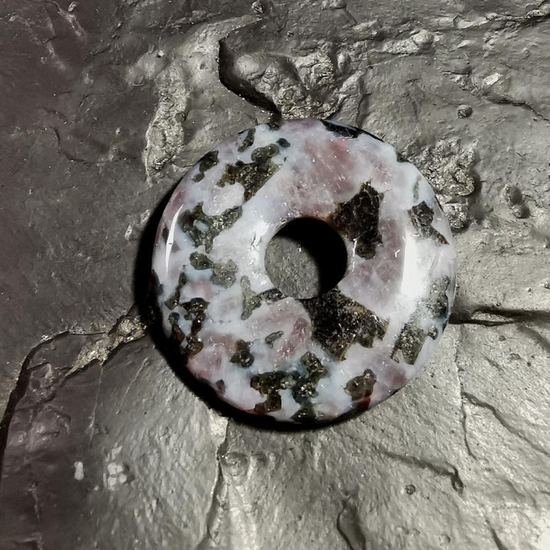 Gabbro indigo - pendentif donut 1 - multichakra de Catalogue pierres et cristaux
