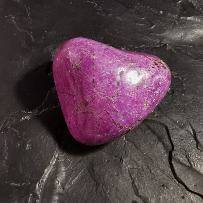 Stichtite - pièce unique 1 - chakra magenta de Catalogue pierres et cristaux