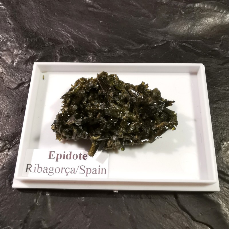 Epidote - pièce unique 2 - chakra pistache de Catalogue pierres et cristaux
