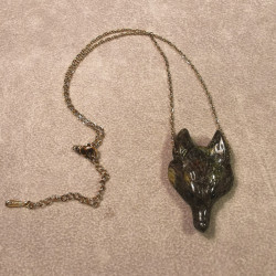 Pierre du dragon - Pendentif tête de loup de Catalogue pierres et cristaux