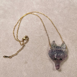 Fluorite - pendentif tête de loup - 6ème chakra de Catalogue pierres et cristaux