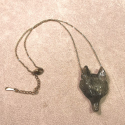 Labradorite - pendentif tête de loup - chakra bordeaux de Catalogue pierres et cristaux