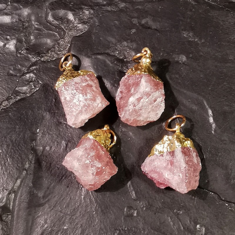 Quartz framboise - pendentif brut - 4e chakra + magenta de Catalogue pierres et cristaux