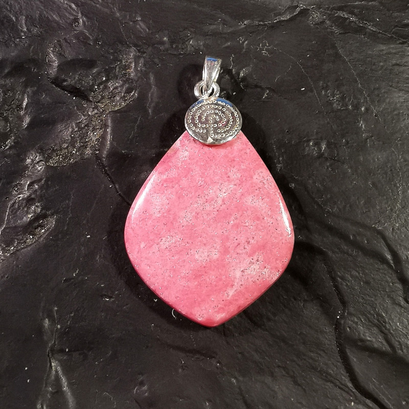 Thulite - pendentif pièce unique 4 de Catalogue pierres et cristaux