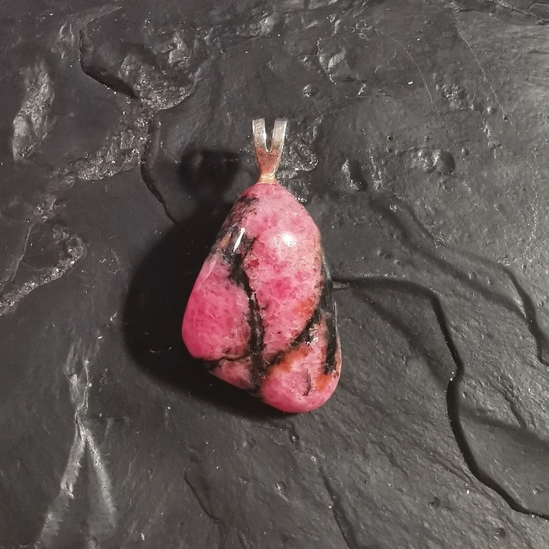 Pendentif de rhodonite monté en argent