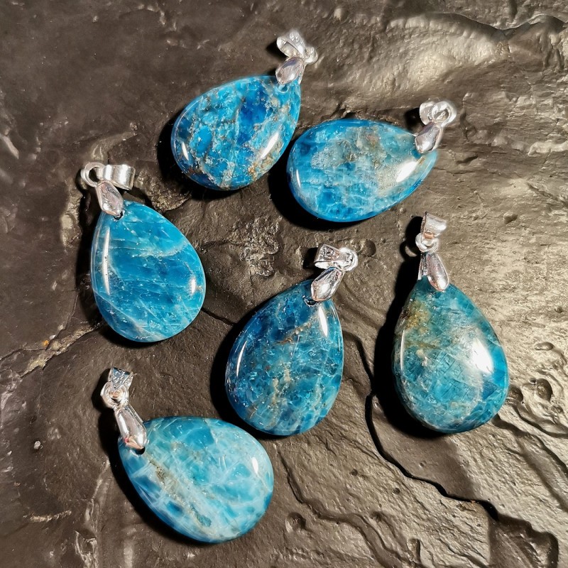 Apatite bleue - pendentif belière - 5e et 6e chakras de Catalogue pierres et cristaux