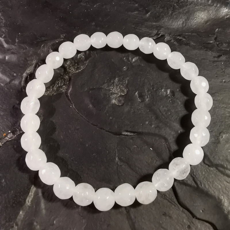 Jade blanc - Bracelet perles facettées 6mm - 6e chakra de Catalogue pierres et cristaux