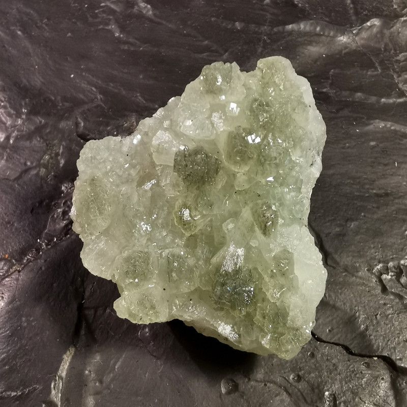 Prehnite cristallisée - pièce unique 5 - chakra pistache de Catalogue pierres et cristaux
