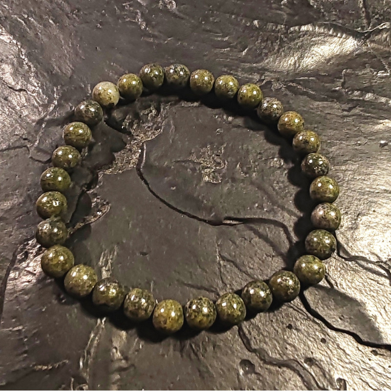 Epidote - bracelet perles 6mm - chakra pistache de Catalogue pierres et cristaux
