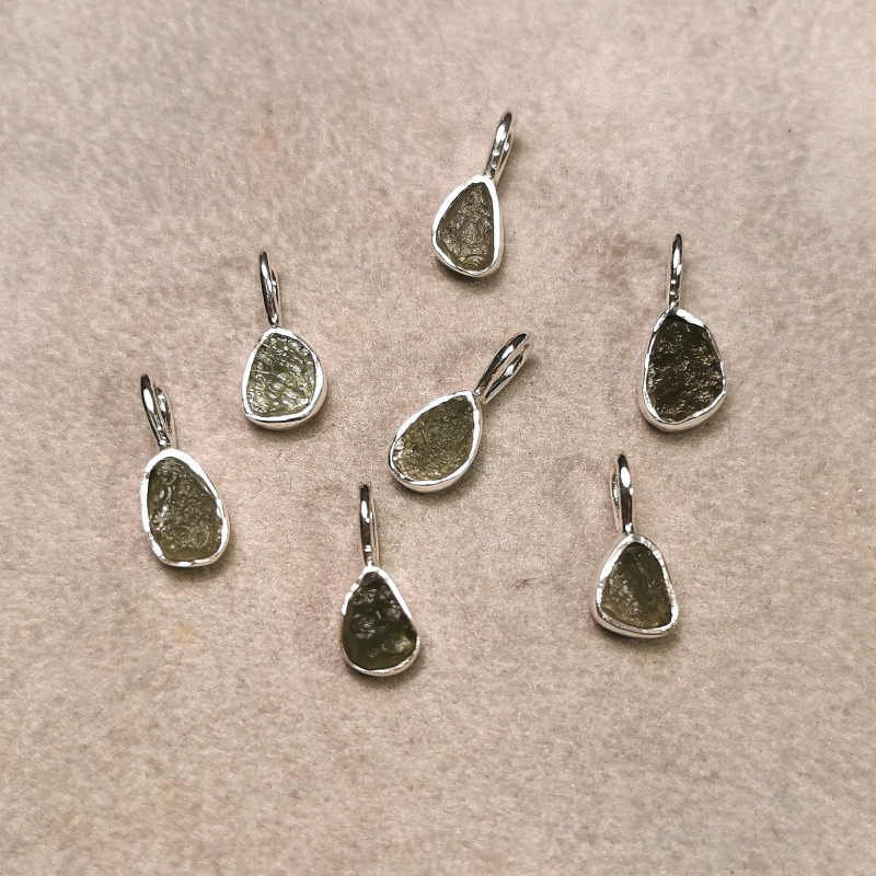 Moldavite - petit pendentif de Catalogue pierres et cristaux