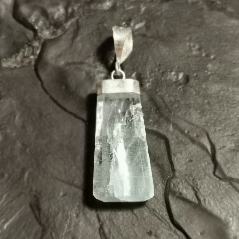 Aiguemarine - Pendentif montè en argent 1 - 5ème chakra de Catalogue pierres et cristaux