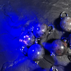 Yooperlite - pendentif sphère 12mm de Catalogue pierres et cristaux