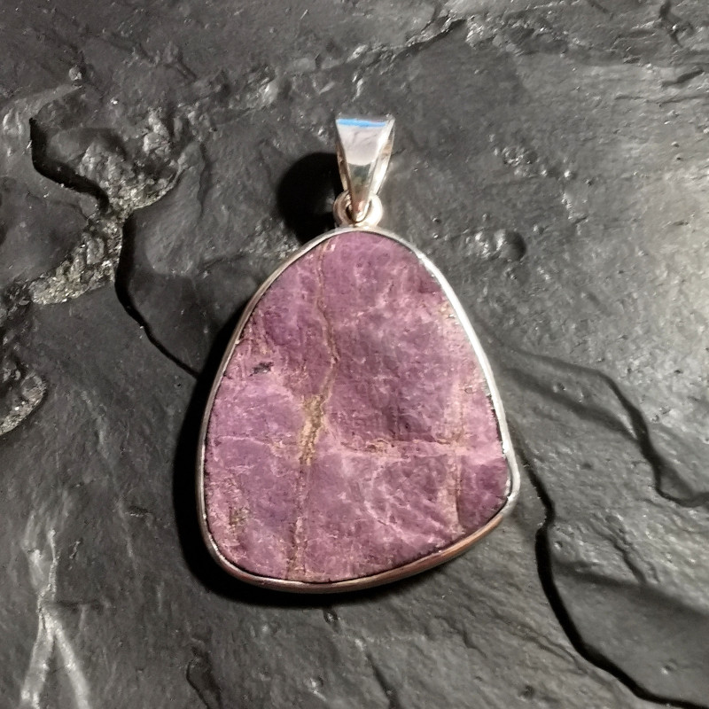 Purpurite - pendentif monté en argent - 7ème chakra de Catalogue pierres et cristaux