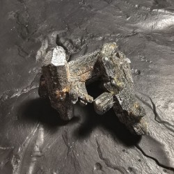 Epidote - pièce unique 3 - chakra pistache de Catalogue pierres et cristaux