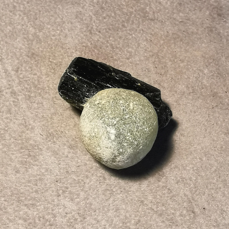 Epidote avec prehnite - pièce u﻿nique 5 - chakra pistache de Catalogue pierres et cristaux
