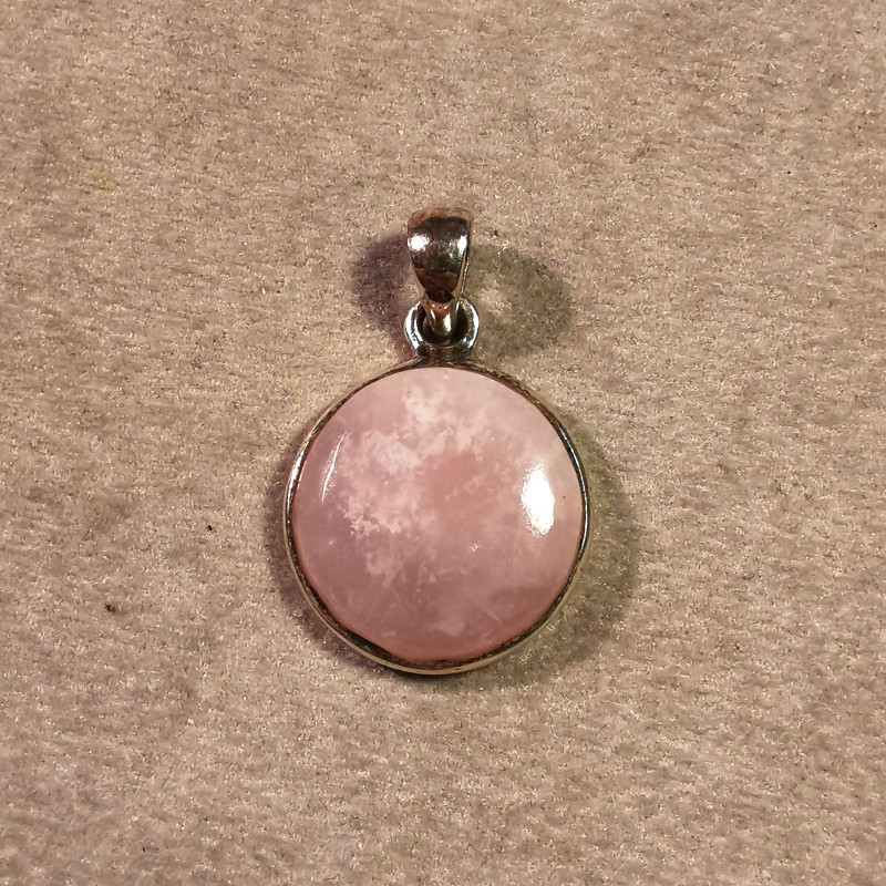 Pendentif d'ussingite de Groenland monté en argent 3