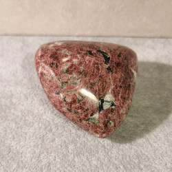 Eudialyte - pièce unique 3 - 4ème chakra + chakra magenta + 1er chakra de Catalogue pierres et cristaux