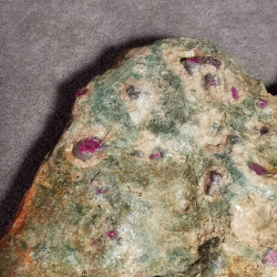 Rubis sur fuchsite - Pièce unique 1 - 4eme chakra de Catalogue pierres et cristaux