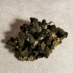 Epidote - pièce unique 4 - chakra pistache de Catalogue pierres et cristaux