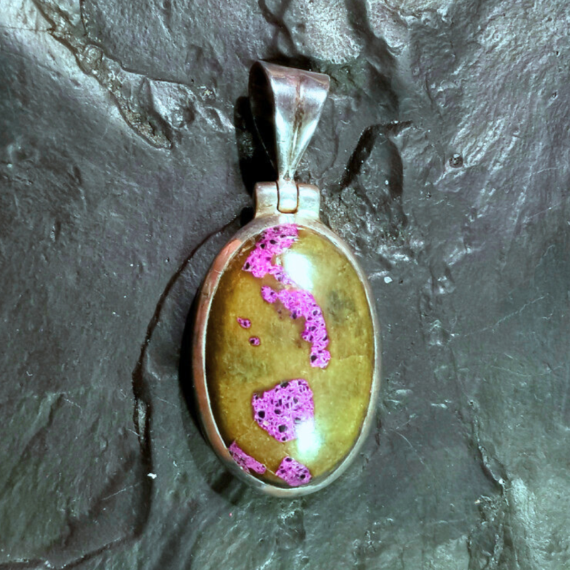 Serpentine/stichtite - pendentif monté en argent 1 - pièce unique de Catalogue pierres et cristaux