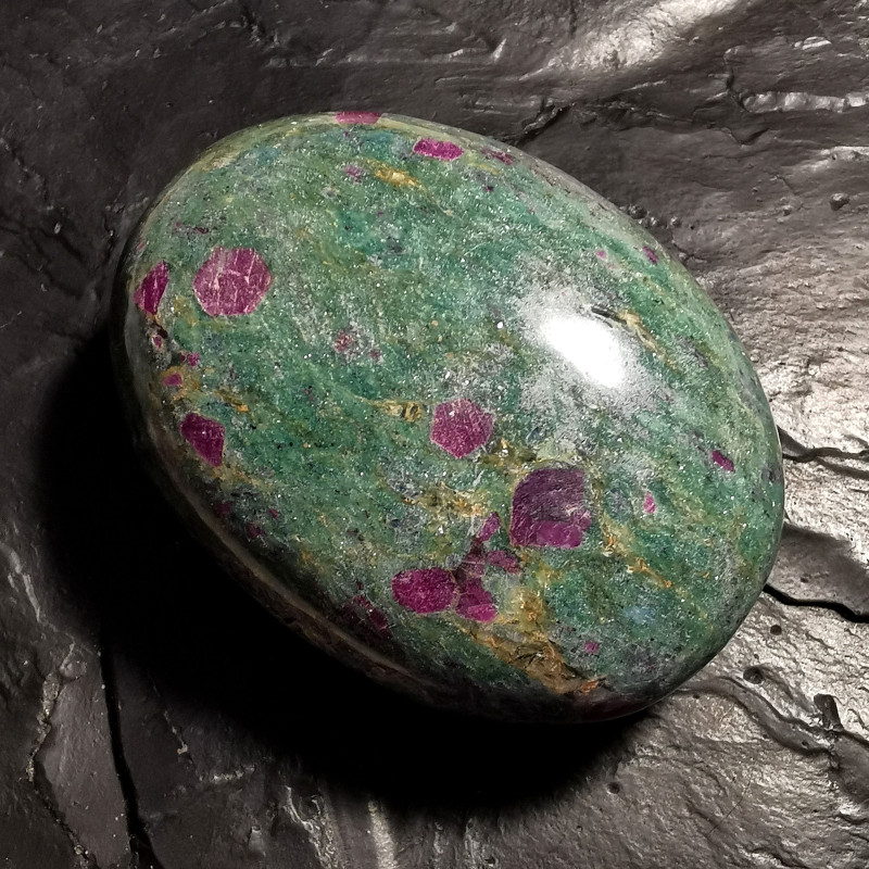 Rubis sur fuchsite - Pièce unique 3 - 4eme chakra de Catalogue pierres et cristaux