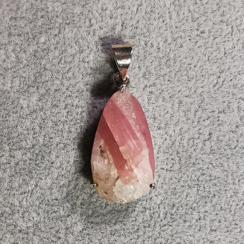 tourmaline rose - pendentif monté en argent - 4e chakra