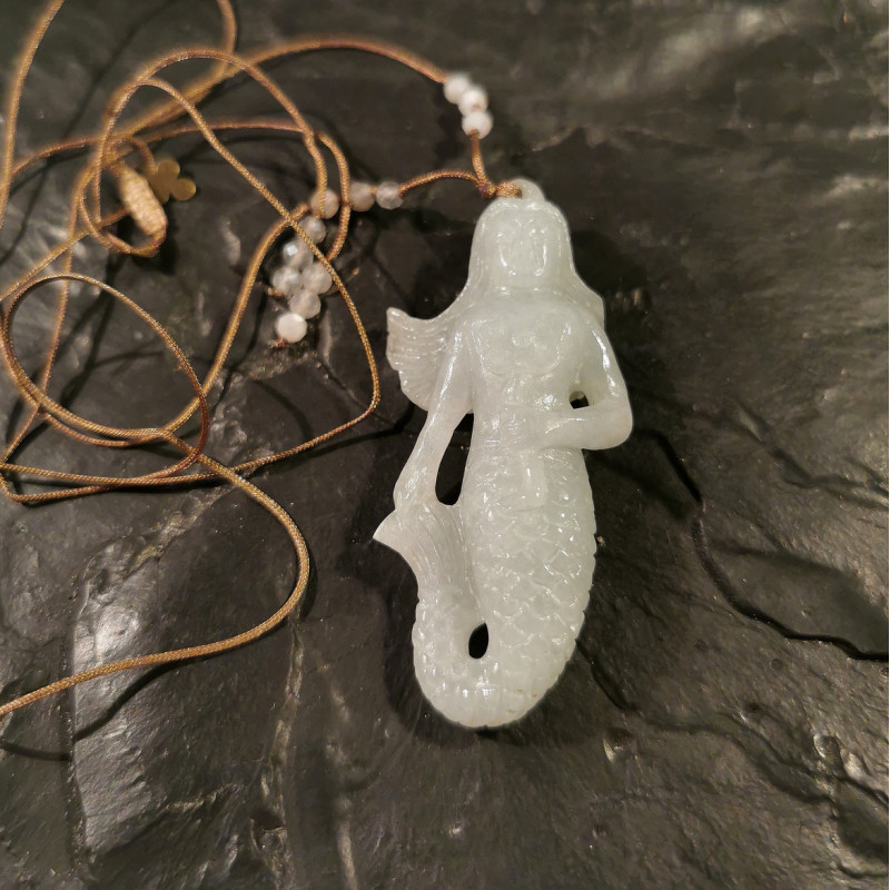 Jadeite de Birmanie - pendentif pièce unique Sirène - 4ème chakra de Catalogue pierres et cristaux