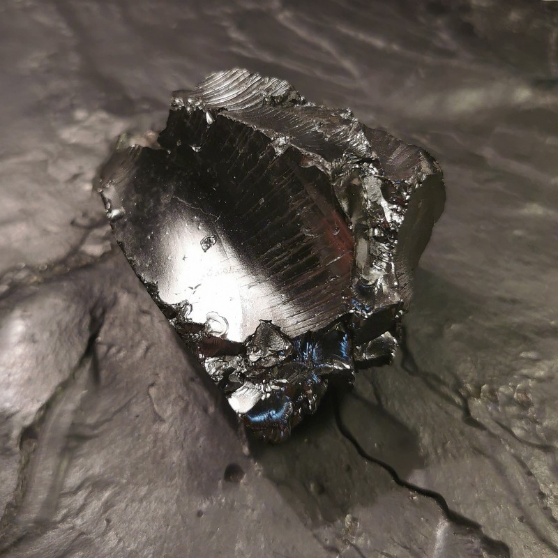 Pièce de shungite naturelle qualité argent 150gr