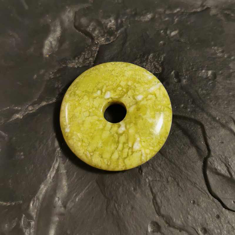 Serpentine de Norvege - pendentif donut pièce unique 1 - chakra pistache de Catalogue pierres et cristaux